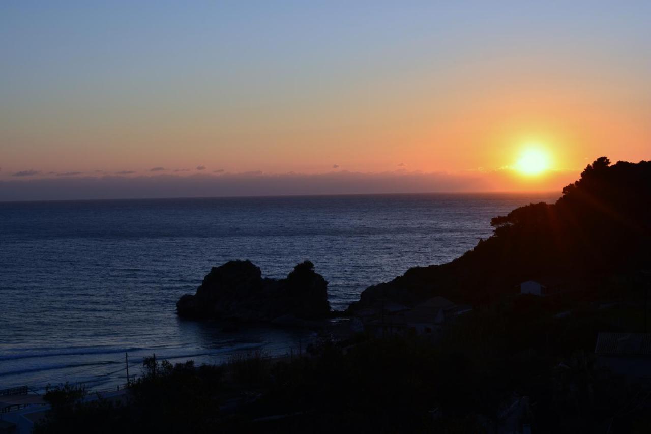 Papadatos Apts With Amazing View - 5Mins From The Beach Kontogialos Exteriér fotografie