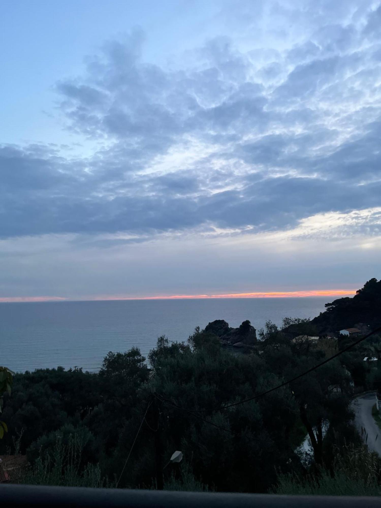 Papadatos Apts With Amazing View - 5Mins From The Beach Kontogialos Exteriér fotografie